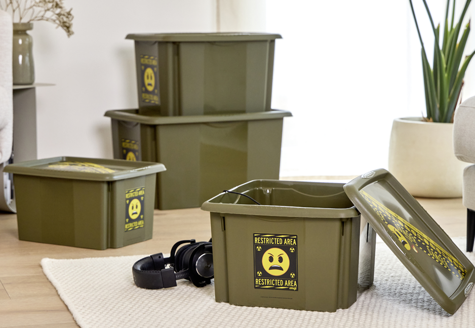 keeeper storage box ‘karolina’ in green with lid and printed emoji design.